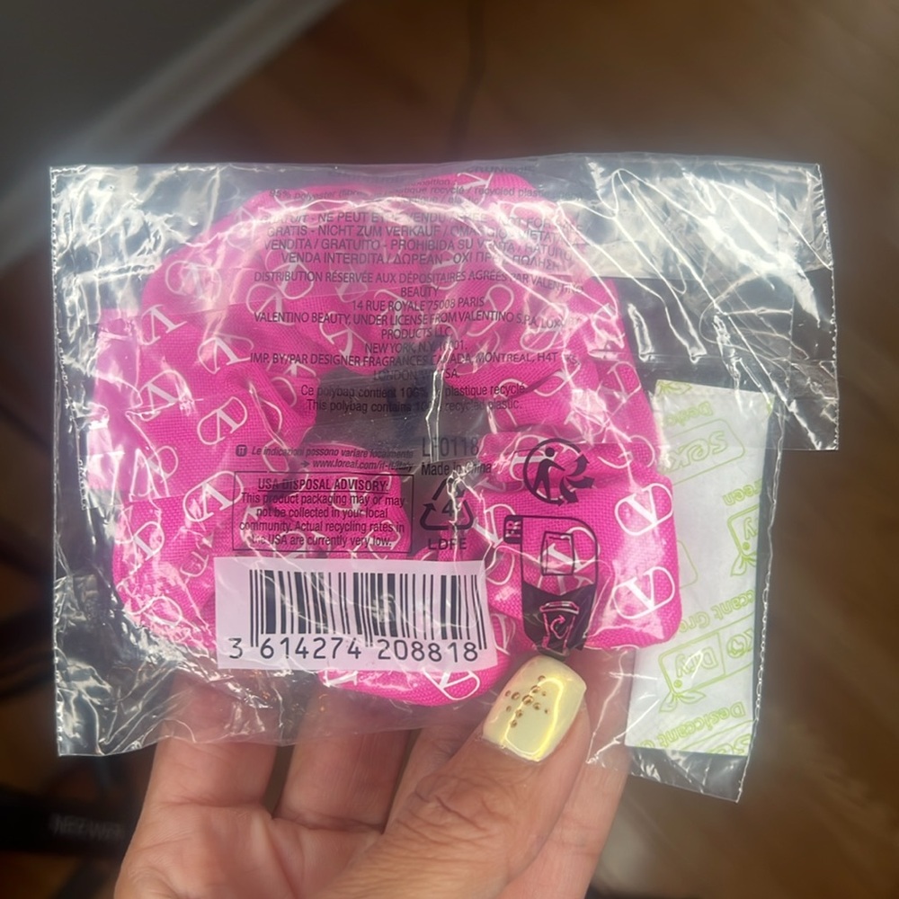 Valentino Scrunchie-New - Picture 2 of 2